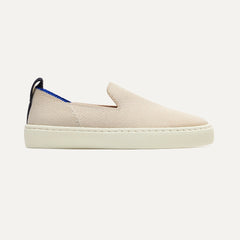 side | The Kids Sneaker in Sand shown from the side.