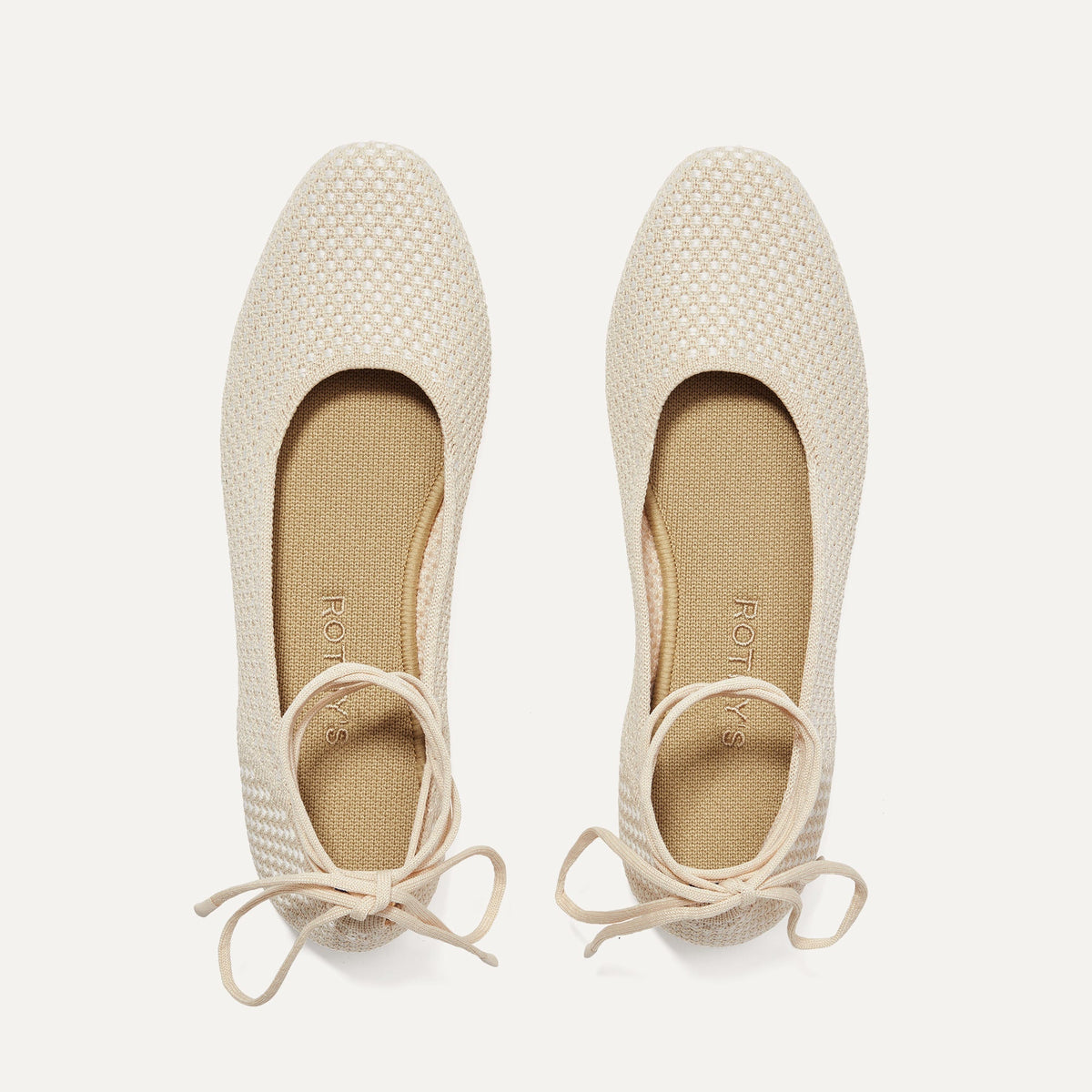 The Square Wrap in Blanc shown from the top.