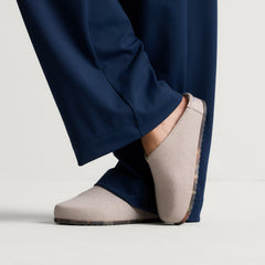 hover | Model wearing The Casual Clog in Dove.