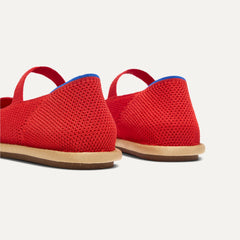 Close up of the heel of The Cruiser Mary Jane in Poppy Raffia-Knit, with Rothy's signature blue halo. 