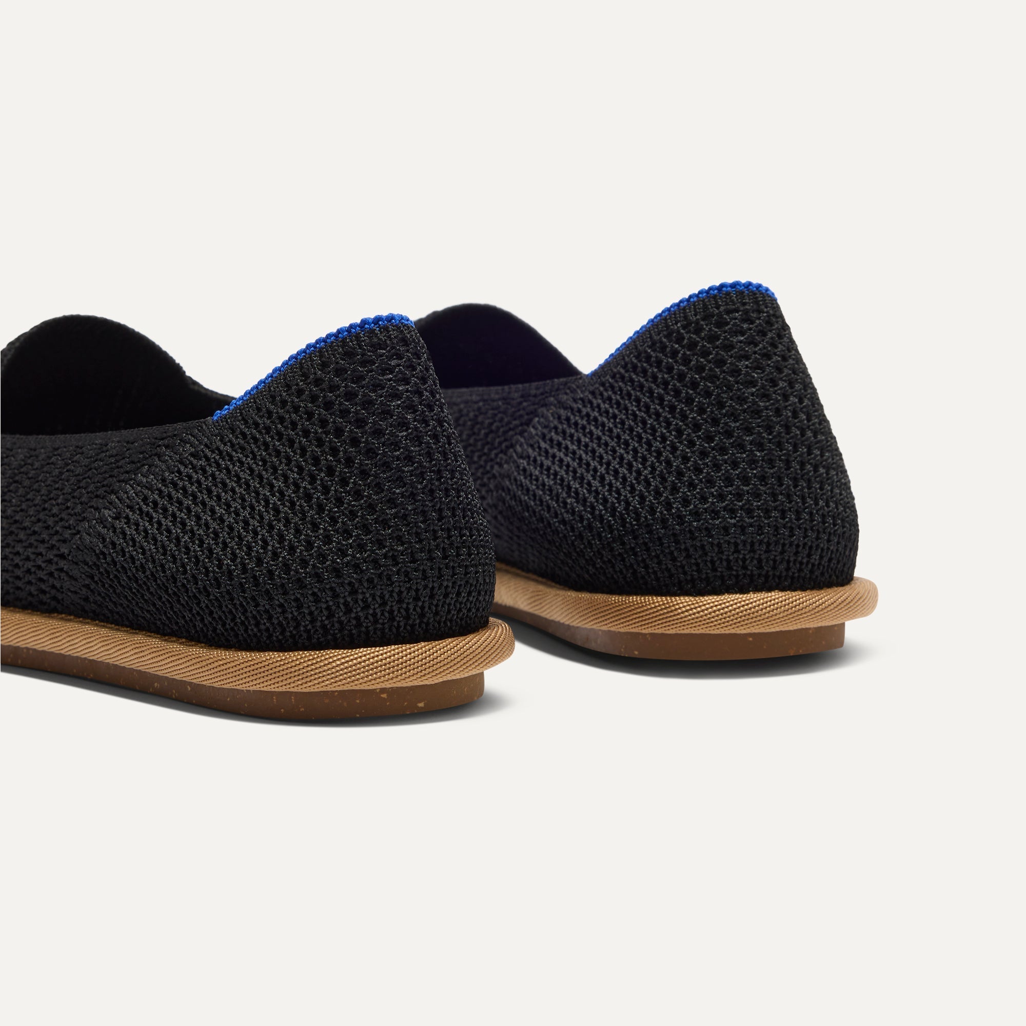 Close up of the heel of The Cruiser Loafer in Black Raffia-Knit, with Rothy's signature blue halo. 