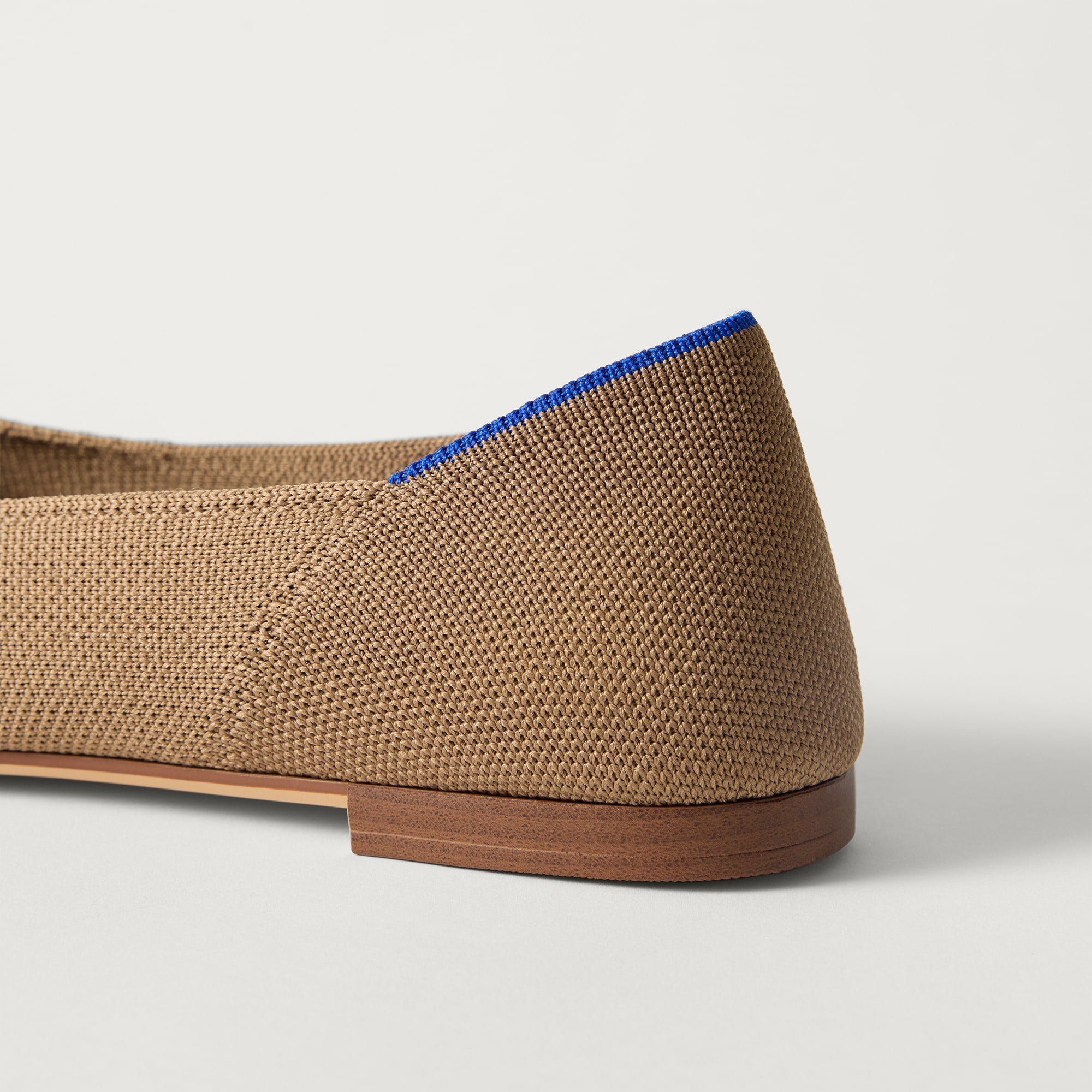 Close up of the heel of The Point III in Maple, with Rothy's signature blue halo. 
