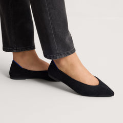 hover | Model wearing The Point III in ReVelvet Black. 