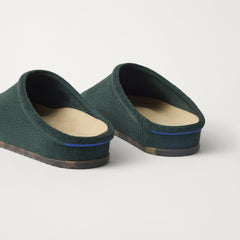 Close up of the heel of The Casual Clog in ReVelvet™ Pine, with Rothy's signature blue halo. 