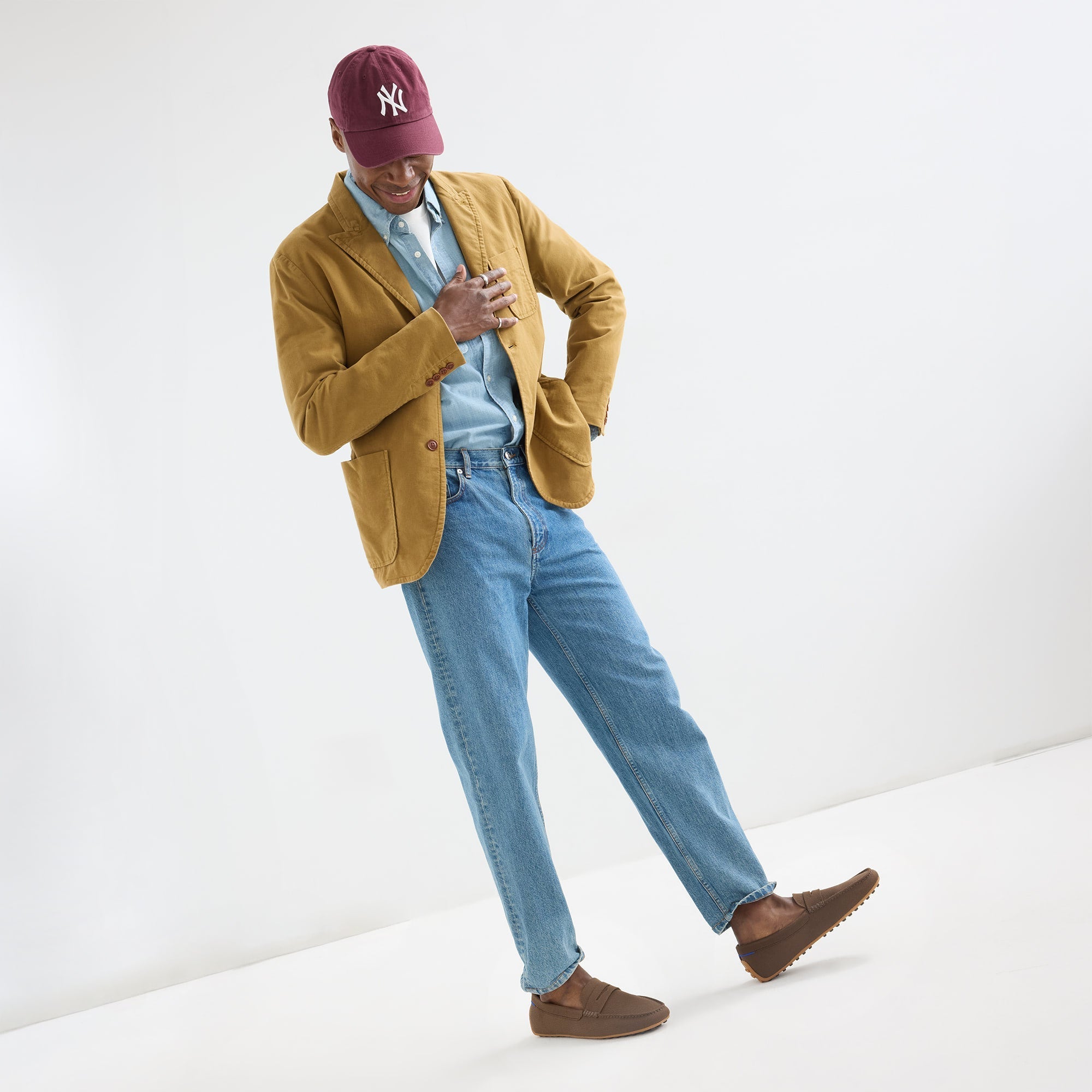 model | An alternate image of a model wearing the Men's Daily Driver in Dark Roast.