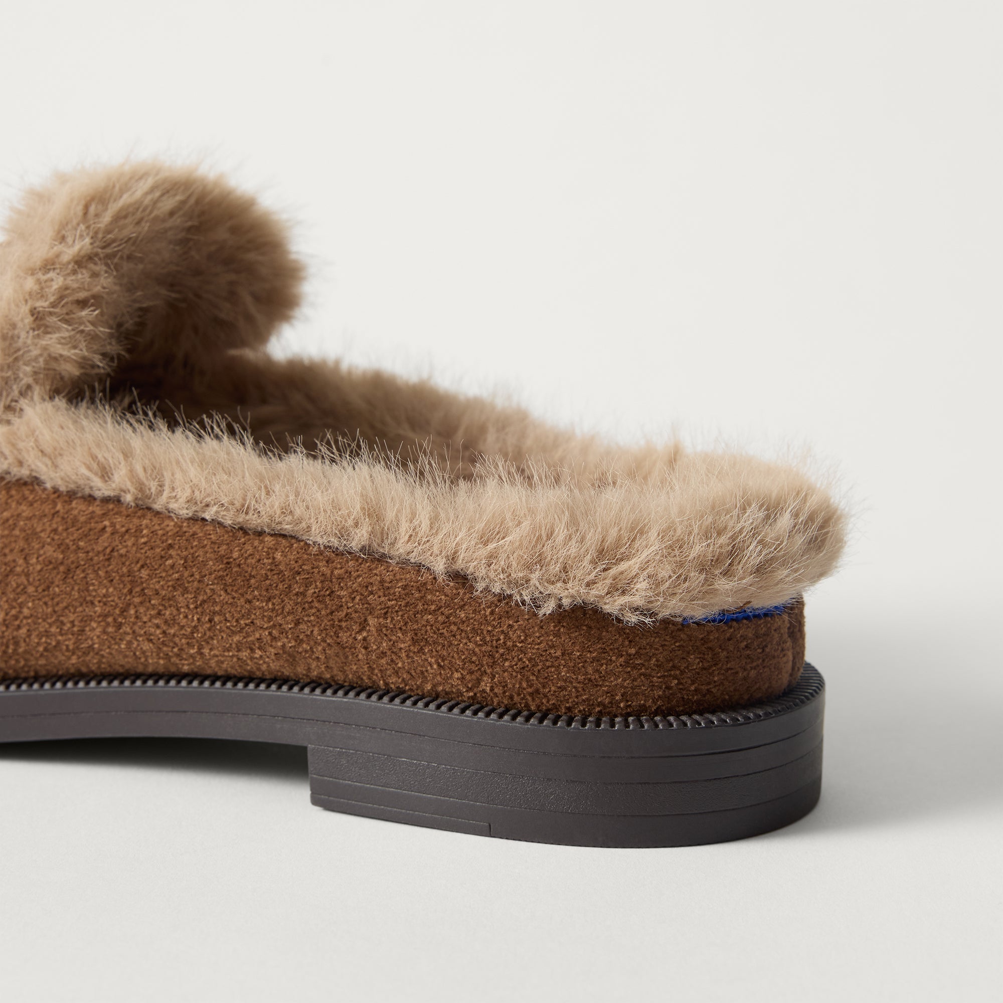 Close up of the heel of The Après Loafer Mule in ReVelvet Cinnamon.