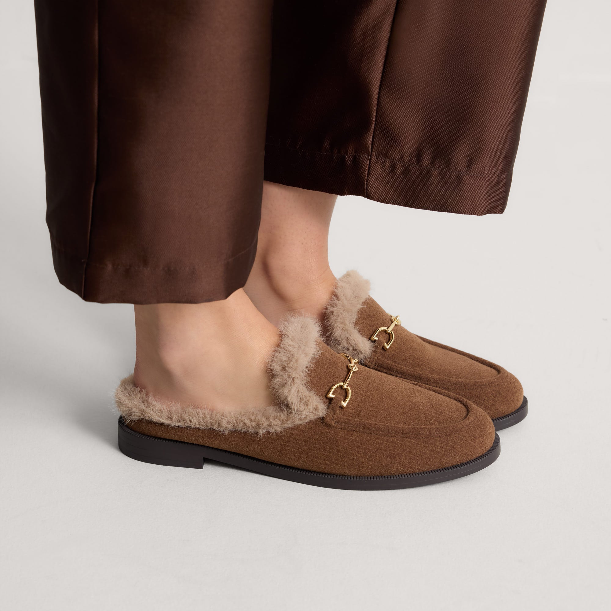 hover | Model wearing The Après Loafer Mule in ReVelvet Cinnamon.