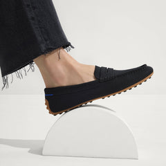 hover | Model wearing The Daily Driver in Black. 
